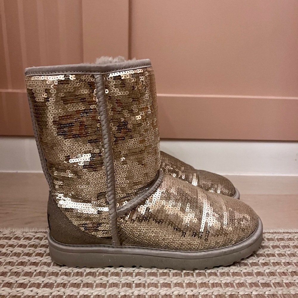 Ugg Australia Classic Short Cosmos Silver Sequin Boots- Size 7